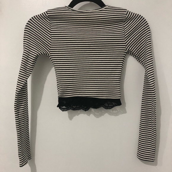Black & White Long Sleeve Lacey Crop Top Mind Code - Picture 5 of 5